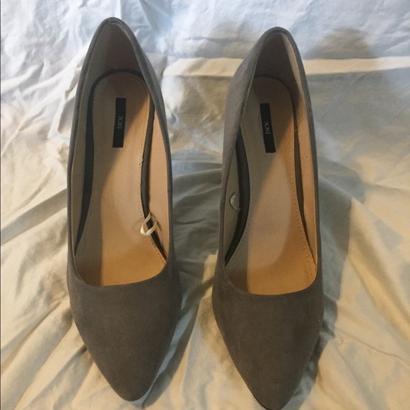 Grey Pumps - Picture 3 of 4